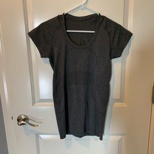 Lululemon women’s workout shirt